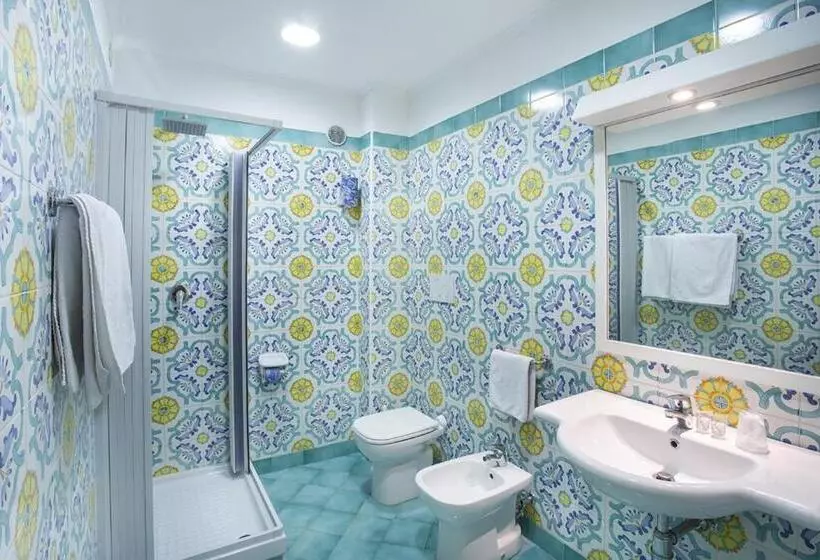 اتاق اکونومی, Ascot Sorrento