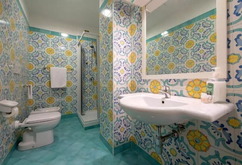 اتاق استاندارد با بالکن, Ascot Sorrento