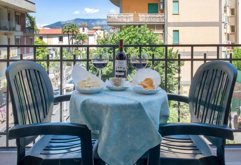 Habitación Estándar con Balcón, Ascot Sorrento
