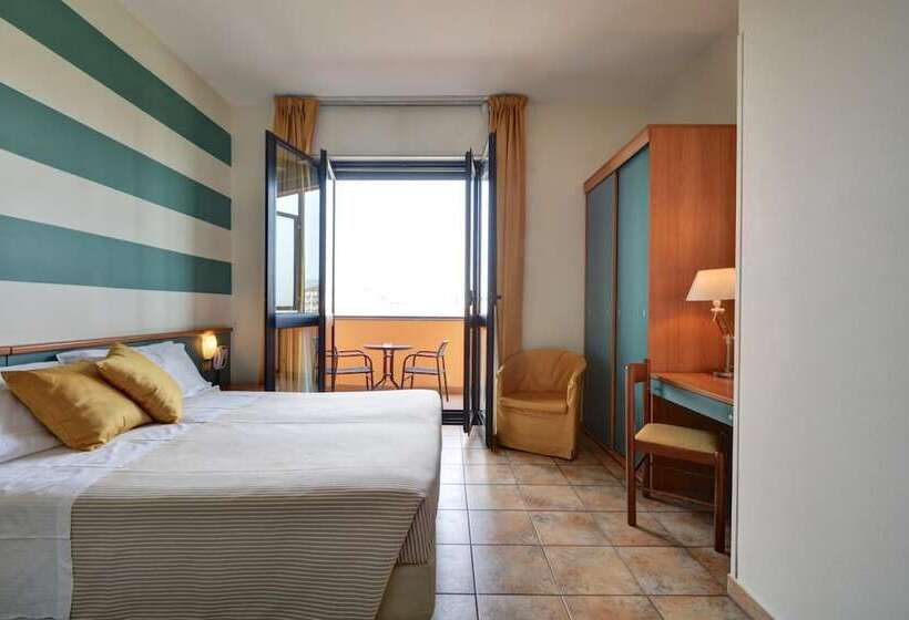 اتاق استاندارد سه نفره, Astor