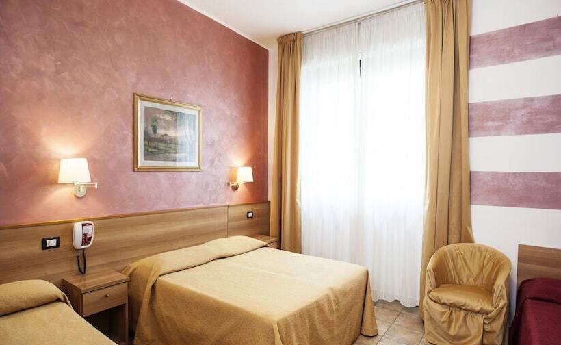 اتاق استاندارد سه نفره, Astor