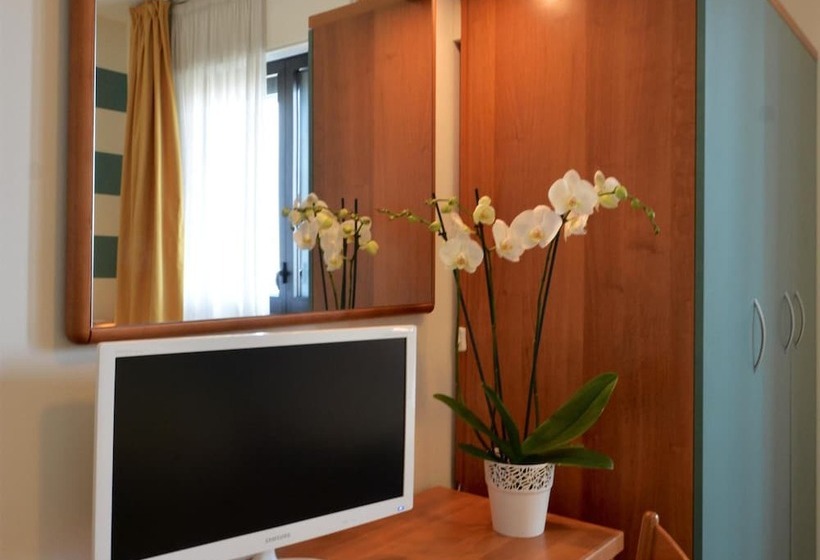 اتاق استاندارد چهار تخته, Astor