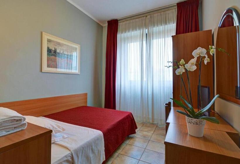 اتاق اکونومی, Astor