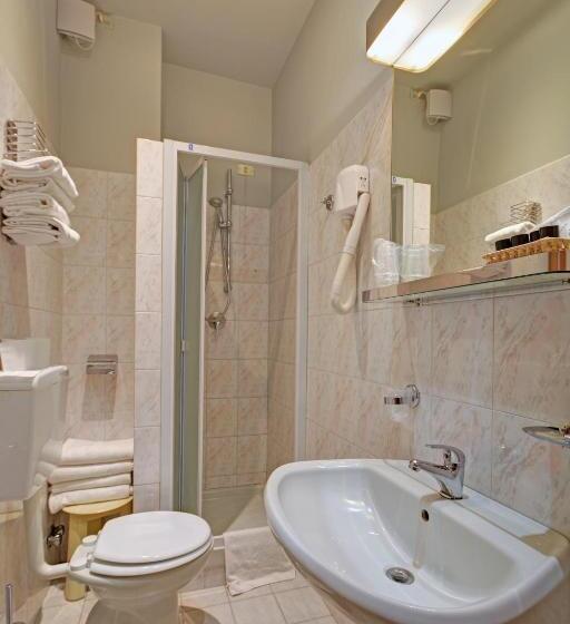 اتاق استاندارد سه نفره, Astor