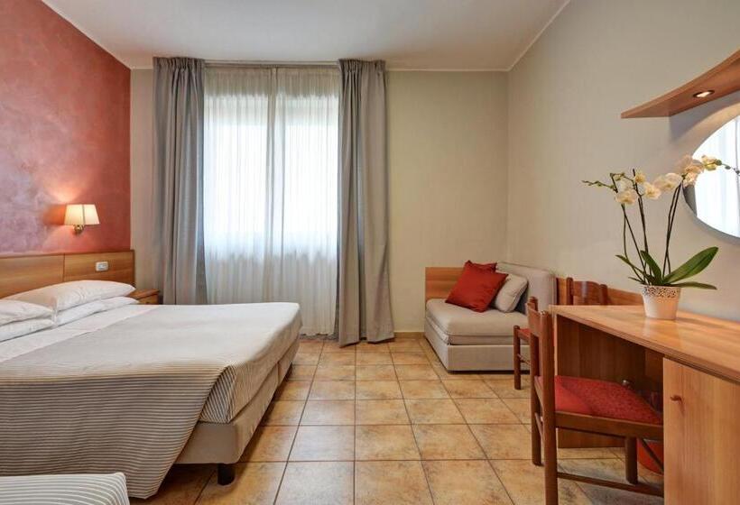 اتاق استاندارد سه نفره, Astor