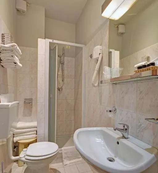 اتاق استاندارد چهار تخته, Astor