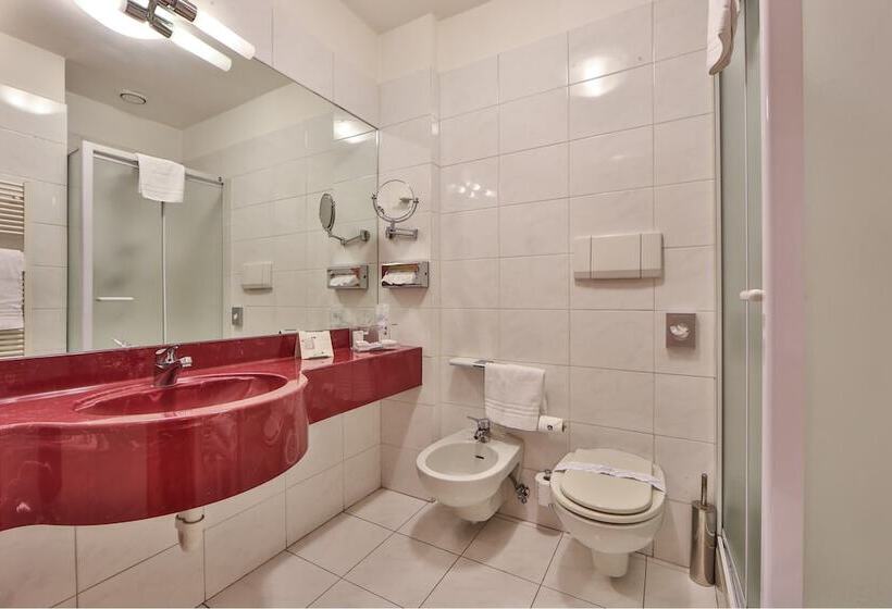 غرفة كلاسيكية ثلاثية, Best Western Plus Hotel Genova