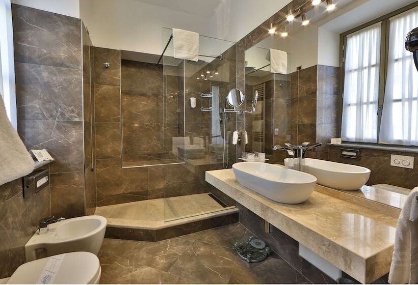 جناح جونيور, Best Western Plus Hotel Genova