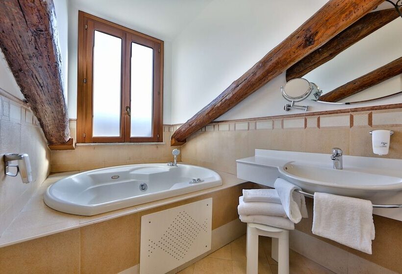 جناح جونيور, Best Western Plus Hotel Genova