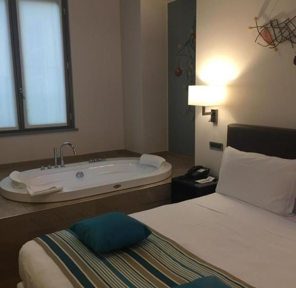 جناح جونيور, Best Western Plus Hotel Genova