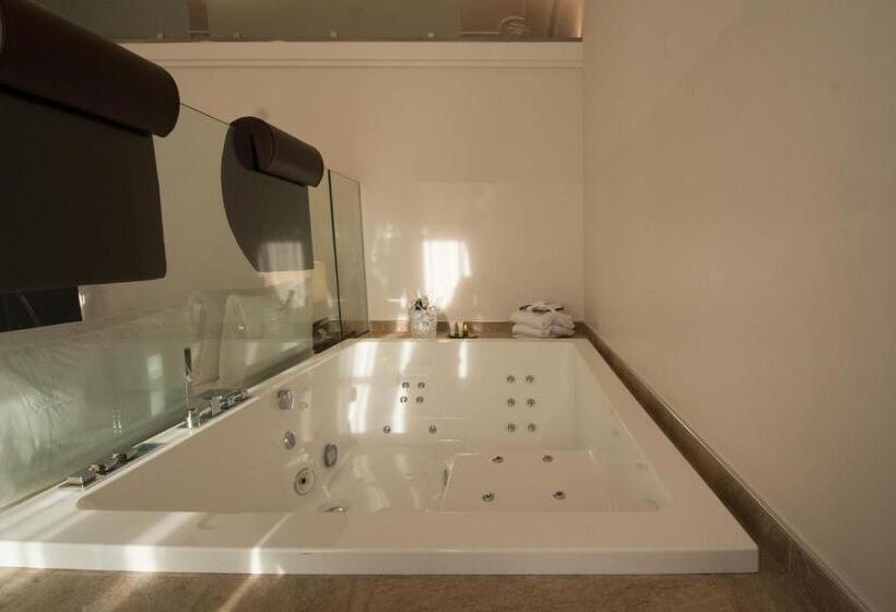 جناح جونيور, Best Western Plus Hotel Genova