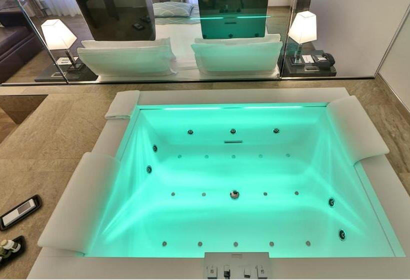 جناح جونيور, Best Western Plus Hotel Genova