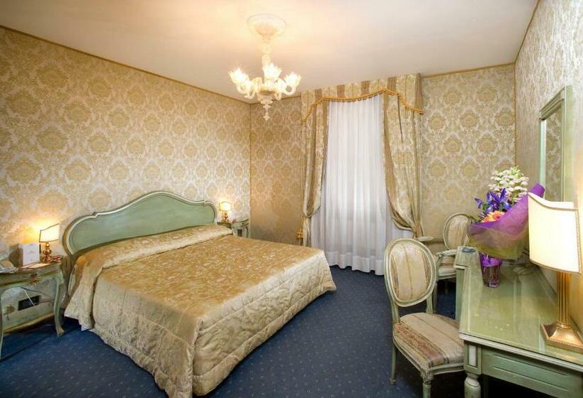 Superior Room, Carlton on The Grand Canal