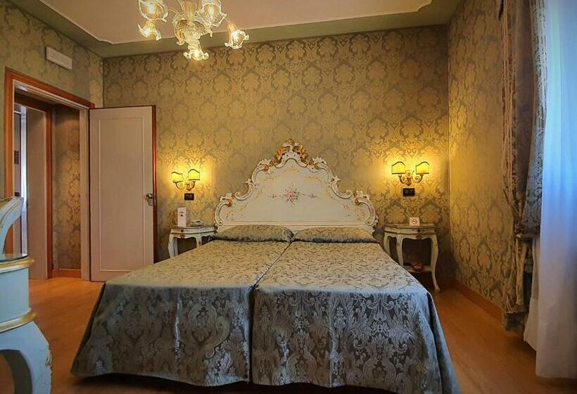 Superior Room, Carlton on The Grand Canal