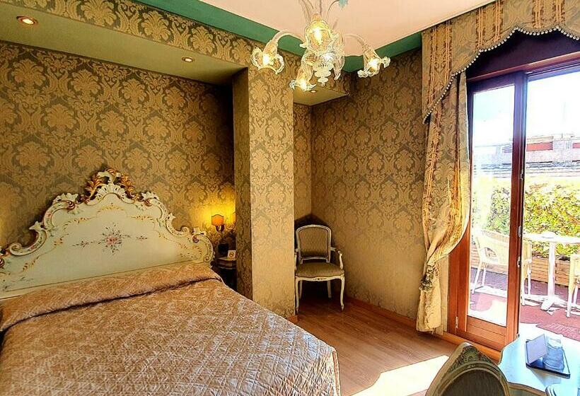 Superior Room, Carlton on The Grand Canal