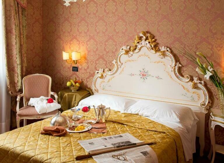 Classic Room, Carlton on The Grand Canal