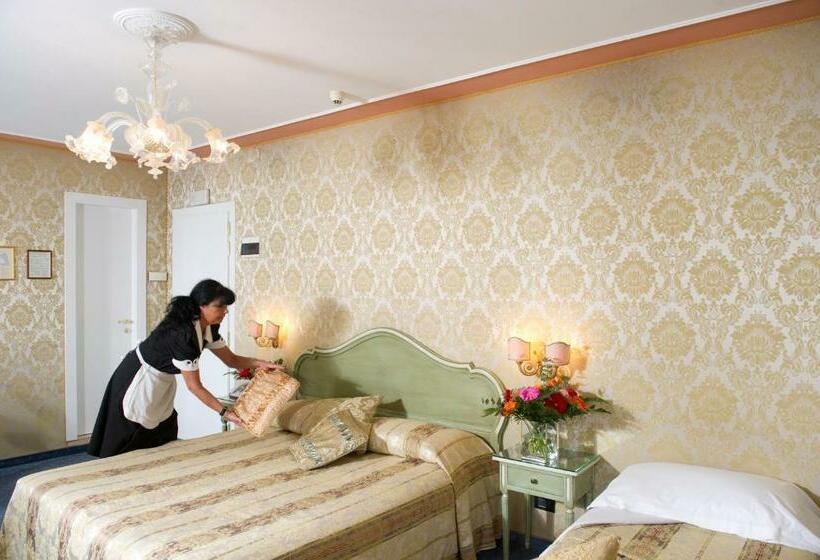 Triple Classic Room, Carlton on The Grand Canal