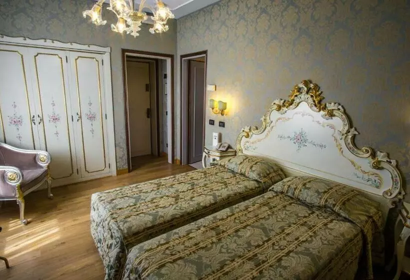 اتاق استاندارد, Carlton on The Grand Canal