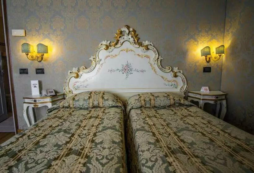 اتاق استاندارد, Carlton on The Grand Canal