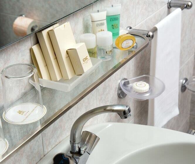 Classic Room, Carlton on The Grand Canal