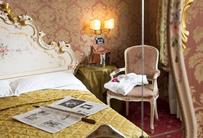 Classic Room, Carlton on The Grand Canal