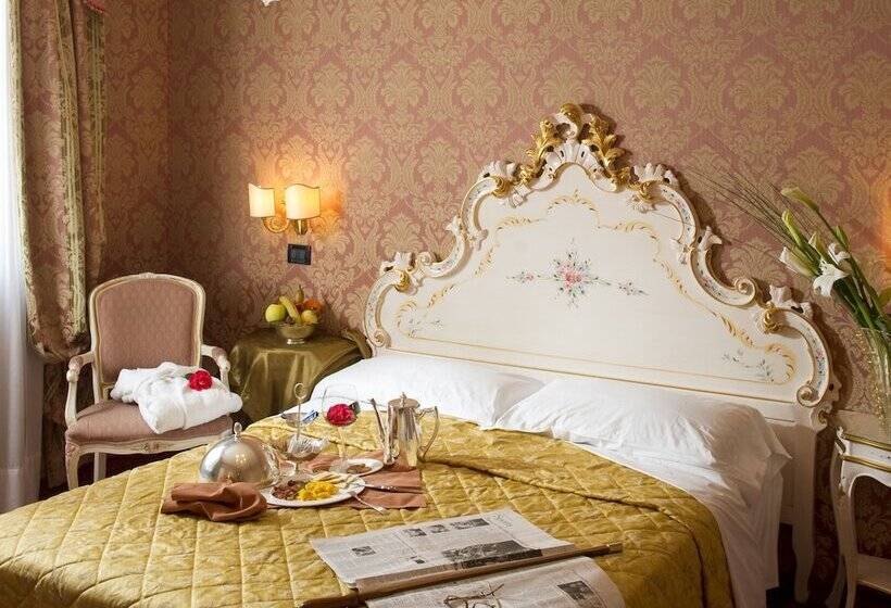 Classic Room, Carlton on The Grand Canal