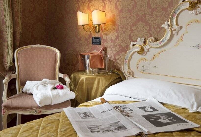 Classic Room, Carlton on The Grand Canal