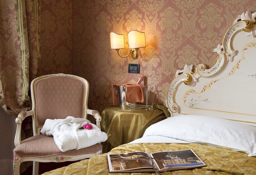 Classic Room, Carlton on The Grand Canal
