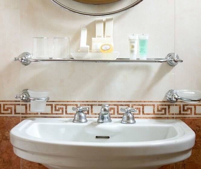 Triple Classic Room, Carlton on The Grand Canal