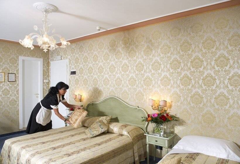 Triple Classic Room, Carlton on The Grand Canal