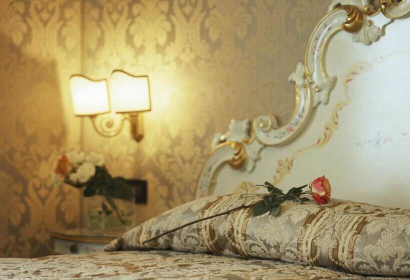 Superior Room, Carlton on The Grand Canal