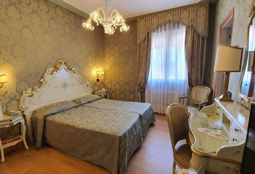 غرفة كلاسيكية, Carlton on The Grand Canal