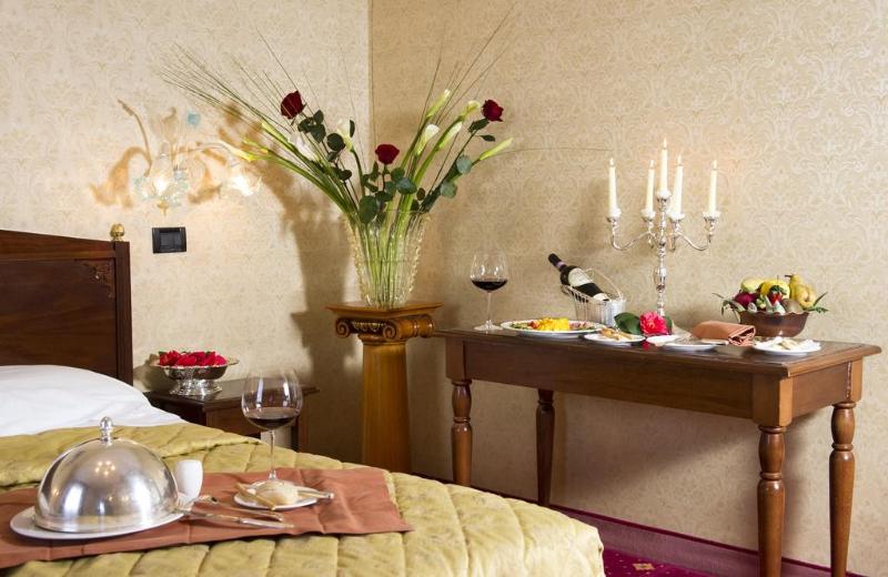 Classic Room, Carlton on The Grand Canal