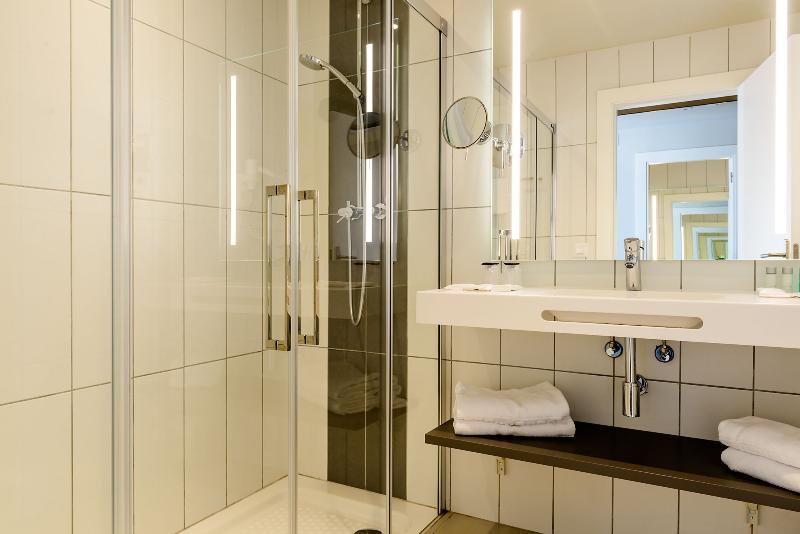 Classic Room, Carlton on The Grand Canal