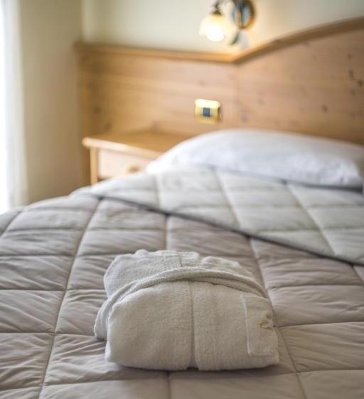 غرفة قياسية ثلاثية مزودة بشرفة, Colfosco