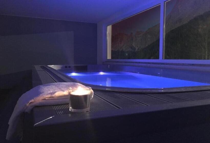 غرفة قياسية مزودة بجاكوزى, Colfosco