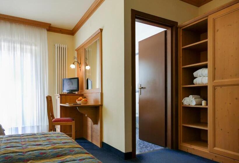 غرفة قياسية مزودة بجاكوزى, Colfosco