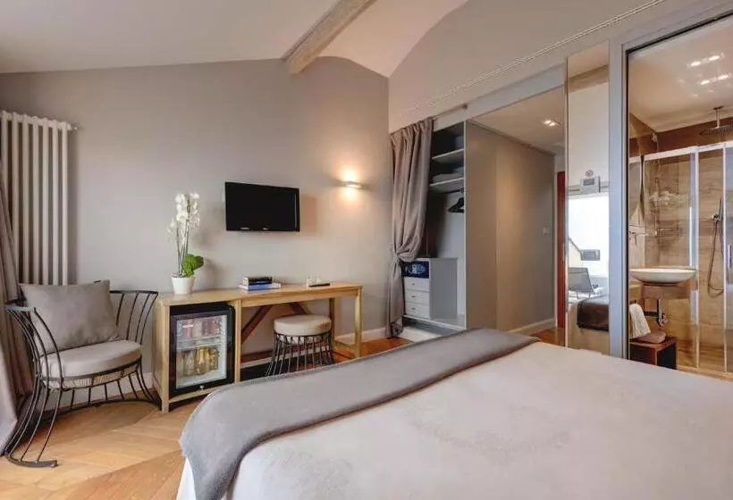 اتاق لوکس با چشمانداز دریا, Continental