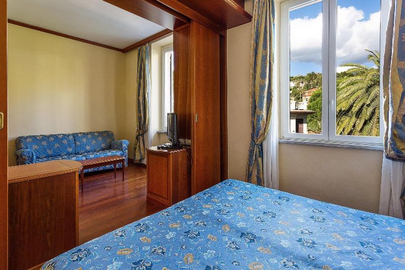 スタンダードトリプルルーム, Continental