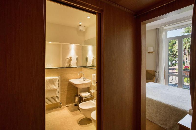 スタンダードトリプルルーム, Continental