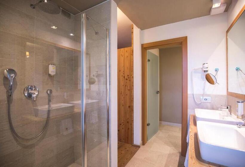 スーペリアールーム, Costabella