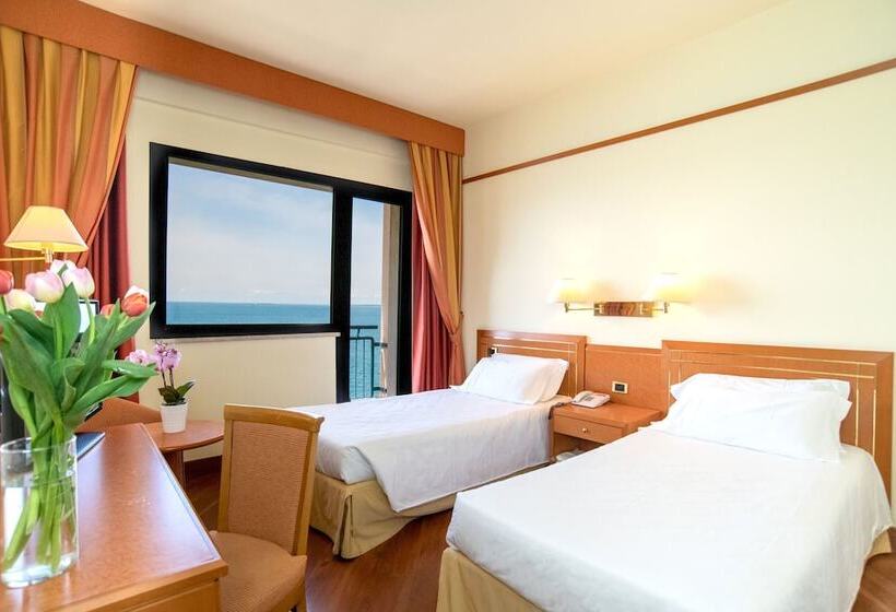 חדר סטנדרט, Delfino Taranto