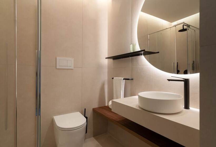 חדר סופריור יחיד, Delfino Taranto