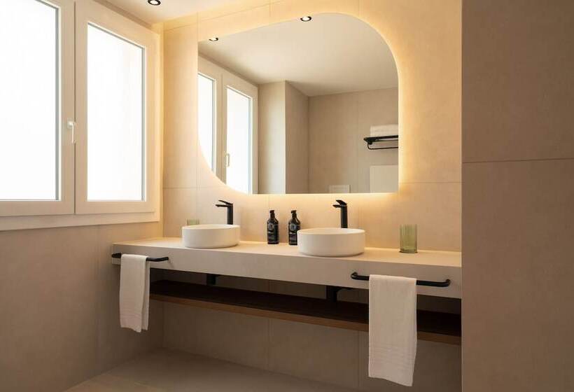 חדר סופריור, Delfino Taranto