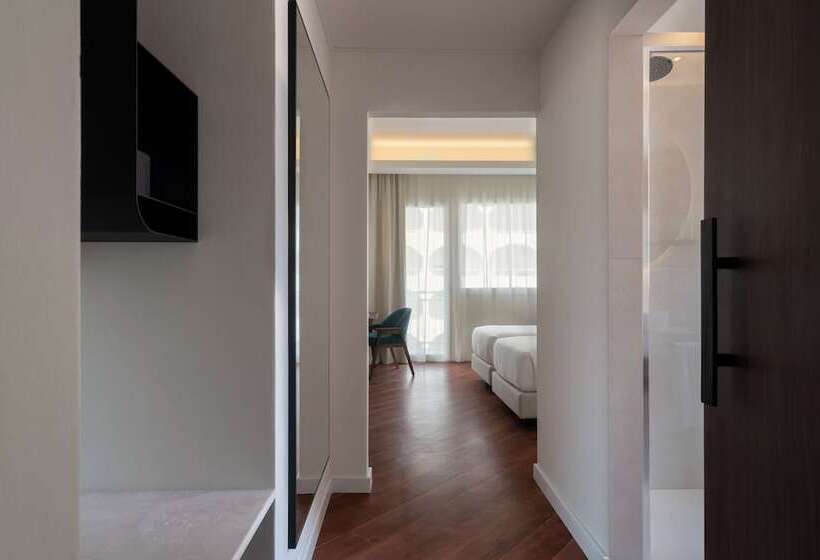 חדר סופריור, Delfino Taranto