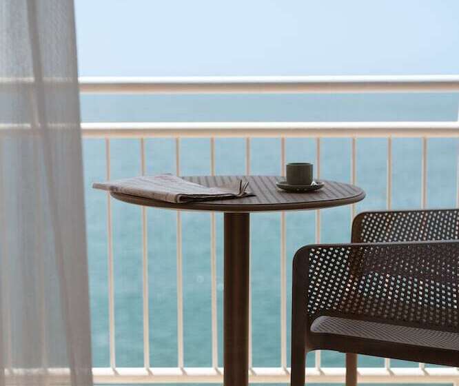 חדר סופריור, Delfino Taranto