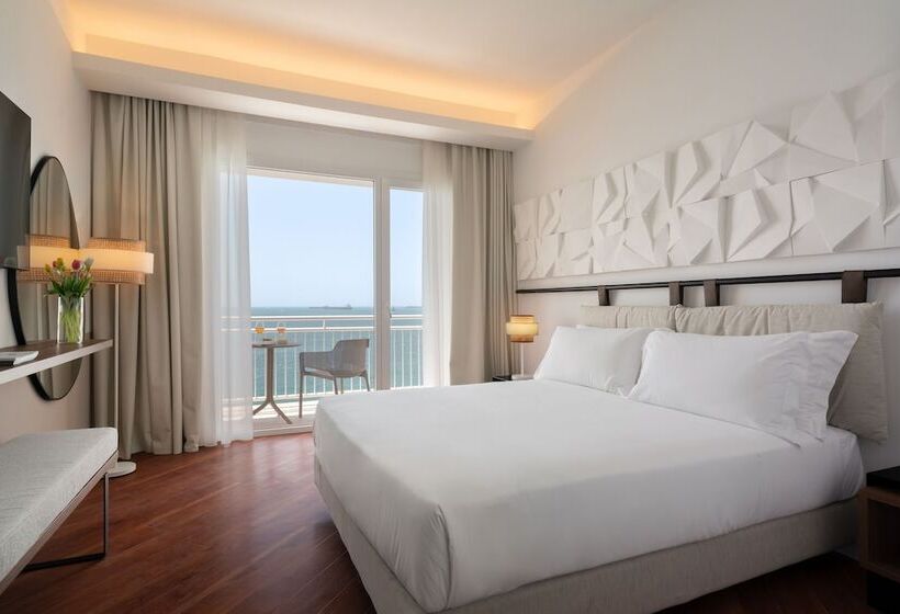 חדר סופריור, Delfino Taranto