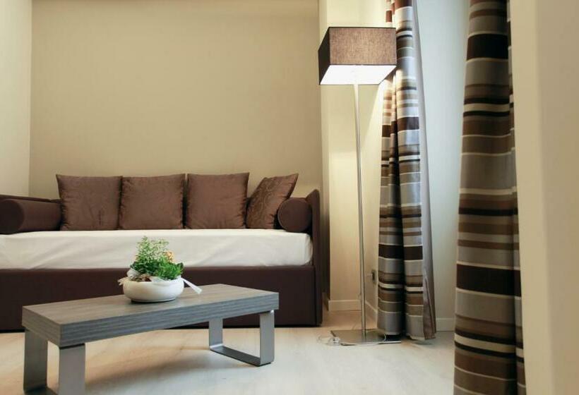 جناح جونيور, Diplomatic