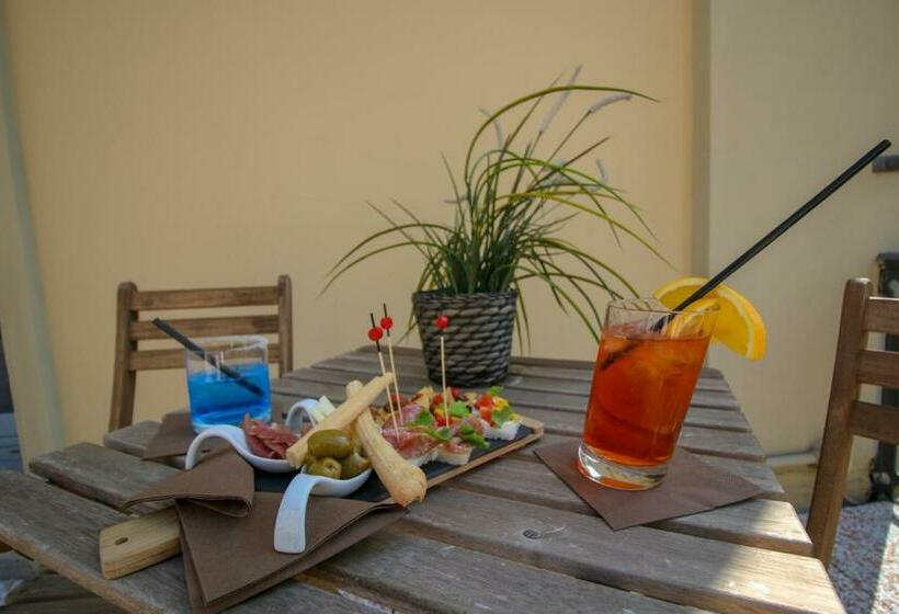 جناح جونيور, Diplomatic