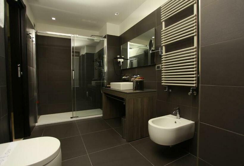 غرفة سوبيريور, Diplomatic